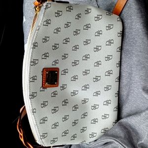 Dooney and bourke purse